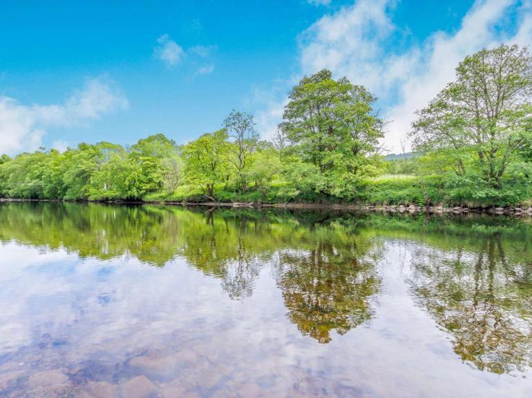 3 Bedroom Luxury Home, Hot Tub, Stunning Views Of Killin, Sitting On The River Dochart Extérieur photo