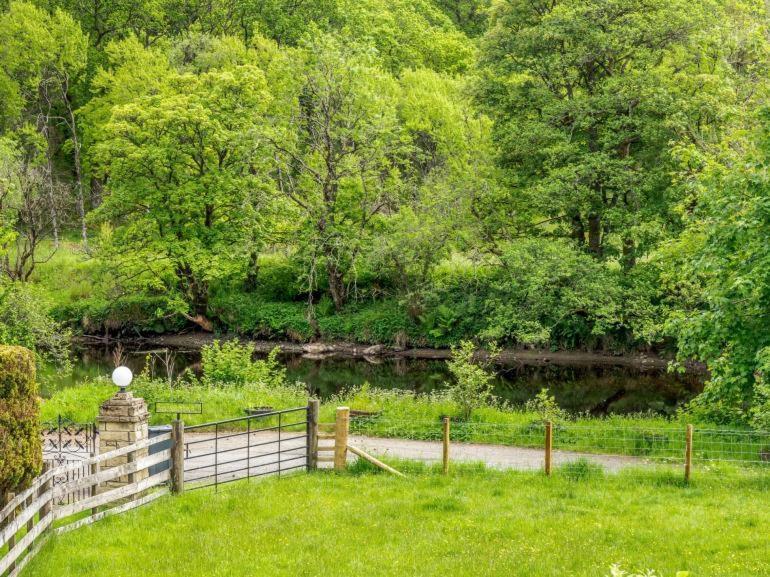 3 Bedroom Luxury Home, Hot Tub, Stunning Views Of Killin, Sitting On The River Dochart Extérieur photo