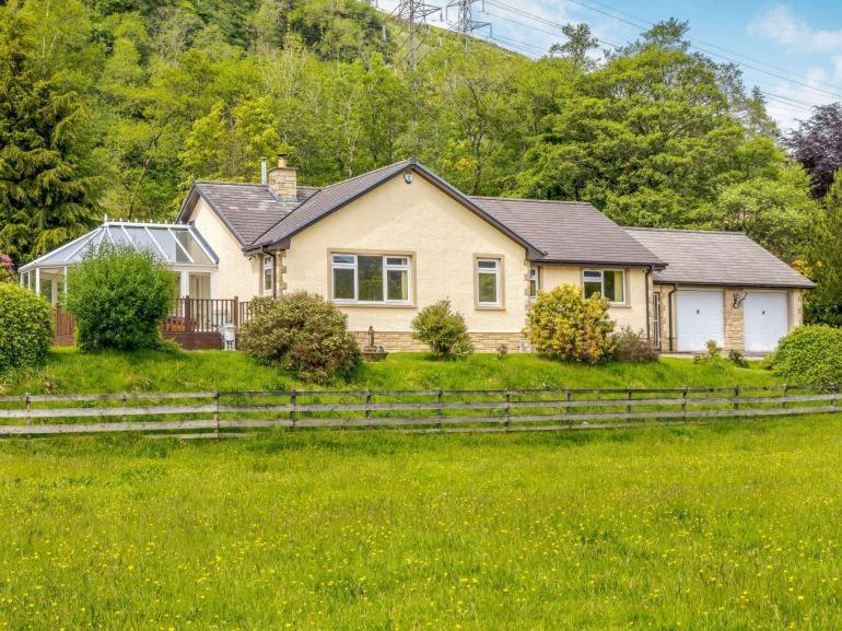 3 Bedroom Luxury Home, Hot Tub, Stunning Views Of Killin, Sitting On The River Dochart Extérieur photo