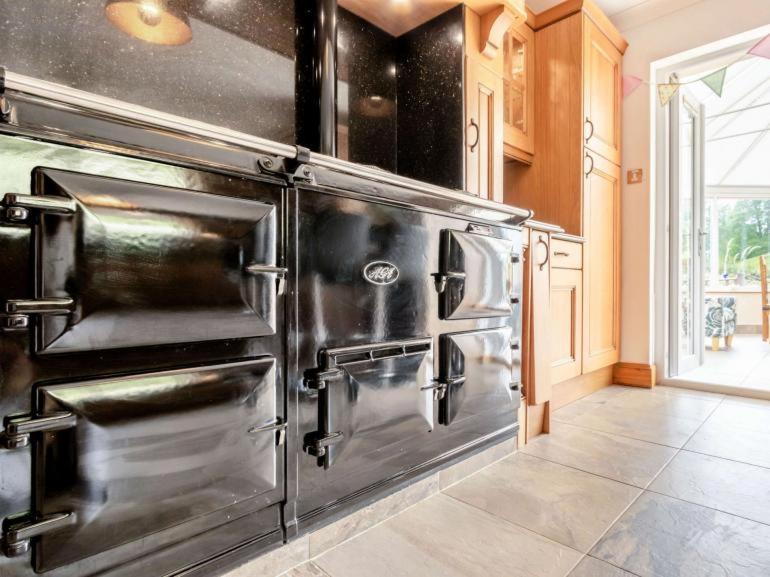 3 Bedroom Luxury Home, Hot Tub, Stunning Views Of Killin, Sitting On The River Dochart Extérieur photo